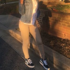 Meet your Posher, Ari